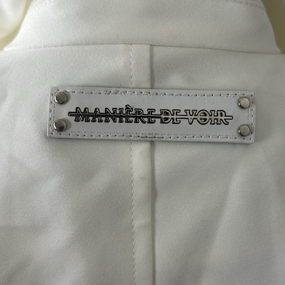 Maniere De Voir White Blazer Dress with Chain Accent 8 - Picture 8 of 15